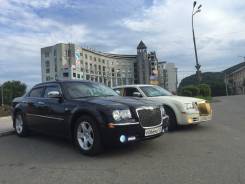 Красивые Жемчужный черный и белый Chrysler 300C Bentley Style!