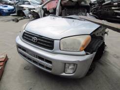 Передняя часть автомобиля. Toyota RAV4