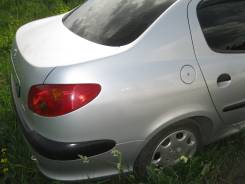 Спойлер (дефлектор) крышки багажника Peugeot 206
