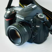 Nikon D90 Body ����