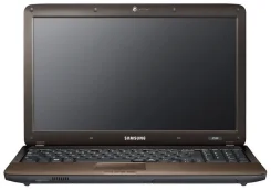 Samsung R540-JS01. 15.4", 2 000,0����, ��� 4 ��, ���� 320���, WiFi, Bluetooth, ����������� �� 2��.
