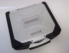 Panasonic Toughbook CF-30. 13.3", 1,6����, ��� 2048 ��, ���� 250���, WiFi, Bluetooth, ����������� �� 8��. ����