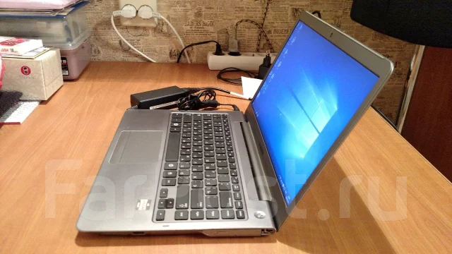 Samsung 535U4C-S02. 14", 2,1����, ��� 6 ��, ���� 500���, WiFi: 1, Bluetooth: 1, ����������� �� 4��. ����