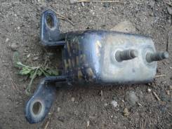 Крепление боковой двери. Toyota: Corona, Caldina, Carina, Carina E, Avensis Двигатели: 3SFE, 2C, 2CT, 4AFE, 4SFE, 7AFE, 3SGTE, 3CTE, 3CE, 3SGE, 5EFE...