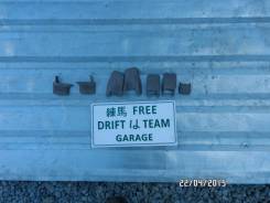 Крышка петли сиденья. Toyota Crown, JZS130, JZS130G, JZS131, JZS133, JZS135, JZS141, JZS143, JZS145, JZS147, JZS149, JZS151, JZS153, JZS155, JZS157, J...