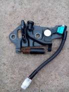 Крепление крышки багажника. Toyota: Celsior, GS300, Crown, GS30, GS350, GS450H Lexus: GS460, GS350, GS300, LS430, GS430, GS450h Двигатели: 3UZFE, 3GRF...