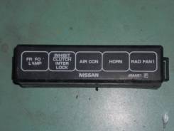 Крышка блока предохранителей. Nissan Sunny, B15