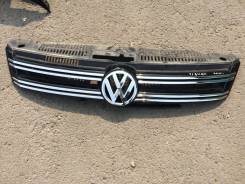 Молдинг решетки радиатора. Volkswagen Tiguan