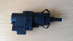 Датчик включения стопсигнала Ford Focus II 2008-2011. Ford: Transit, C-MAX, S-MAX, Galaxy, Focus, Fusion, Fiesta Mazda Mazda3, BK