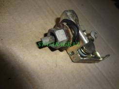 Замок лючка бензобака. Toyota: Vista, Avalon, Scepter, RAV4, Camry, Carina ED, Supra, Corona Exiv Двигатели: 1VZFE, 2CT, 3CT, 3SFE, 3SGE, 4SFE, 4VZFE...