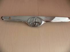 Накладка крышки багажника. Toyota Corolla