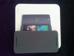 HTC One E8. �/�