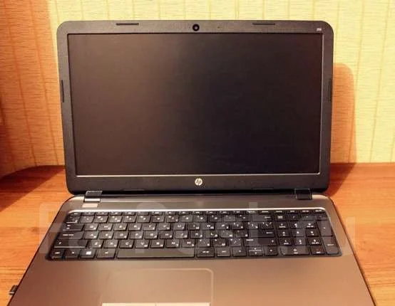 HP 255. 15.6", 1,8����, ��� 8 ��, ���� 1 000���, WiFi: 1, Bluetooth: 1, ����������� �� 3��. ����