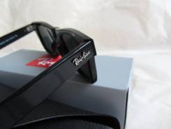 Очки Ray-Ban.