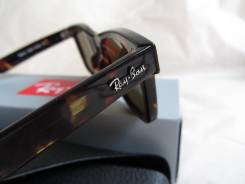 Очки Ray-Ban.