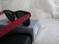 Очки Ray-Ban.