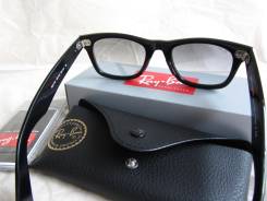 Очки Ray-Ban.
