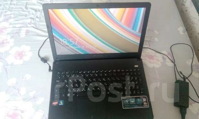 Asus X501U. 15.6", 1����, ��� 2048 ��, ���� 320���, WiFi: 1, Bluetooth: 1, ����������� �� 3��. ����