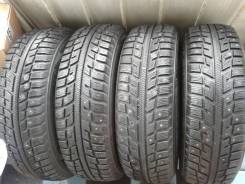 Kumho I'Zen KW22. Зимние, 2013 год, износ: 10%, 4 шт