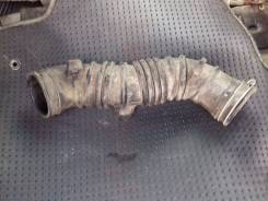 Патрубок воздухозаборника. Toyota Kluger V, ACU20W, ACU25W, ACU25, ACU20 Toyota Kluger Двигатель 2AZFE