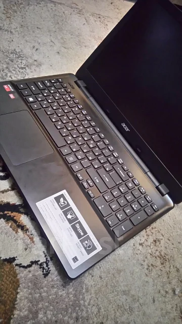 Acer Aspire E15. 15.6", 1,8����, ��� 4 ��, ���� 500���, WiFi: 1, Bluetooth: 1, ����������� �� 7��. ����