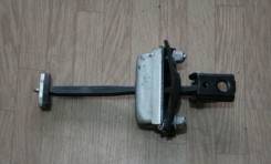 Ограничитель двери. Ford Focus, CB4 Ford Kuga Ford C-MAX Двигатели: AODA, AODB, ASDA, ASDB, HWDA, HWDB, HXDA, HXDB, KKDA, KKDB, QQDB, SHDA, SHDB, SHDC...