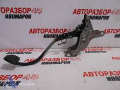 Педаль сцепления Toyota Auris (E150)