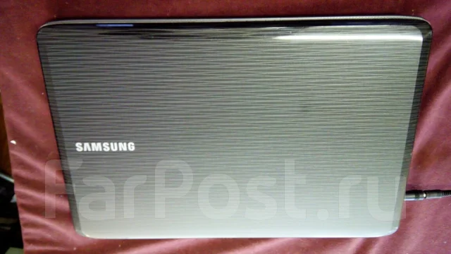 Samsung R525. 15.6", 2����, ��� 4 ��, ���� 60���, WiFi: 1, Bluetooth: 1, ����������� �� 1��. ����