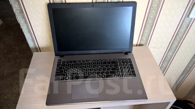 Asus X550L. 15.6", 2,3����, ��� 6 ��, ���� 500���, WiFi: 1, Bluetooth: 1, ����������� �� 5��. ����