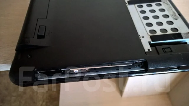 Asus X550L. 15.6", 2,3����, ��� 6 ��, ���� 500���, WiFi: 1, Bluetooth: 1, ����������� �� 5��. ����
