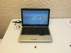 Samsung RV508. 15.6", 3,0����, ��� 256 �� � ������, ���� 512���, WiFi, Bluetooth, ����������� �� 5��. ����