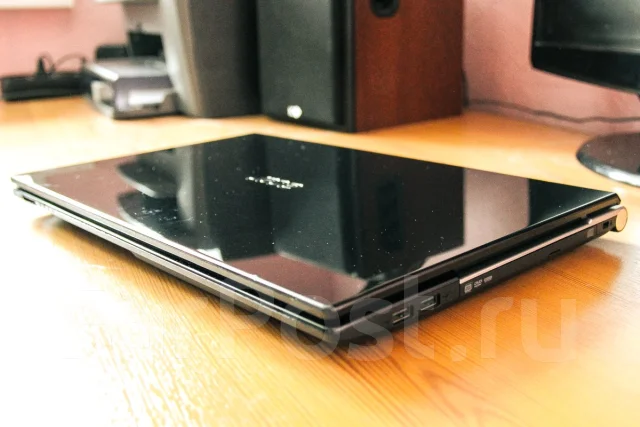 Acer Aspire V3-551G-10466G75Makk. 15.6", 2 300����, ��� 4 ��, ���� 500���, WiFi: 1, Bluetooth: 1, ����������� �� 4��. ����