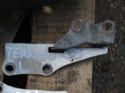 Крепление капота. Nissan Terrano Regulus, JRR50, JTR50, JLUR50, JLR50 Nissan Terrano, TR50, RR50, LUR50, PR50, LR50 Двигатели: VG33E, QD32TI, TD27TI...