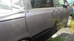 Дверь боковая задняя с молдингом Toyota VOXY, правая