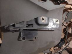 Крепление капота. Nissan Maxima Nissan Cefiro, A33, PA33 Двигатели: VQ20DE, VQ30DE, VQ25DD