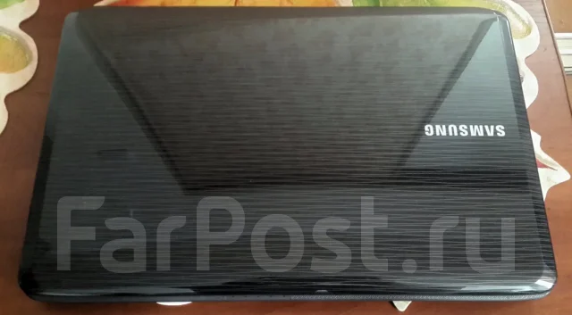 Samsung R525. 15.6", 2,5����, ��� 3072 ��, ���� 250���, WiFi: 1, Bluetooth: 1, ����������� �� 1��. ����
