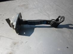 Ограничитель двери. Toyota Corolla, ZZE120, ZZE121, NZE120, NZE121, ZZE124, CE121, NZE124 Двигатели: 1NZFE, 1ZZFE, 2NZFE, 2ZZGE, 3ZZFE, 4ZZFE