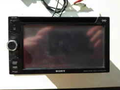 Sony XAV-E60 ����