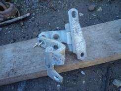 Кронштейн боковой двери. Toyota Vista, SV35, CV30, SV30, SV32, SV33 Toyota Camry, SV32, SV33, CV30, SV35, SV30 Двигатели: 2CT, 3SFE, 3SGE, 4SFE
