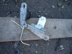 Кронштейн боковой двери. Toyota Camry, SV32, SV33, CV30, SV35, SV30 Двигатели: 2CT, 3SFE, 3SGE, 4SFE