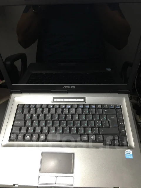 Asus X51R. 15.4", 1,6����, ��� 512 ��, ���� 80���, WiFi: 1, Bluetooth: 1, ����������� �� 1��. ����