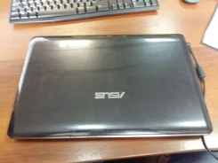 Asus A52. 15.6", 2,5����, ��� 3072 ��, ���� 320���, WiFi, Bluetooth ����