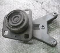 Кронштейн опоры двигателя. Ford Fiesta