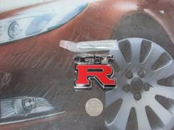 Эмблема решетки. Nissan GT-R