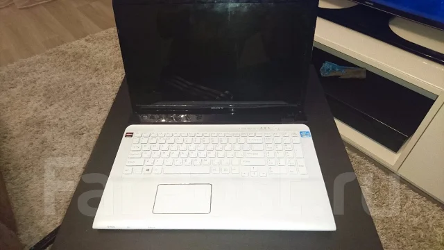 Sony VAIO SVE1712S1R. 17.3", 2,4����, ��� 4 ��, ���� 640���, WiFi: 1, Bluetooth: 1, ����������� �� 2��. ����