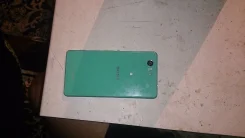 Sony Xperia Z3 Compact. �/�