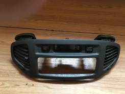 Кронштейн климат-контроля. Toyota Hiace Regius, RCH47W, KCH40W, RCH41W, KCH46W Toyota Regius, LXH49, KCH40W, LXH43, KCH46W, KCH40, RCH47, RCH42, KCH46...