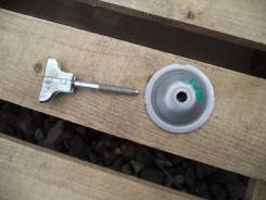 Крепление запасного колеса. Subaru Legacy, BPH, BP5, BL5, BP9, BH5, BL9, BE5, BH9, BE9, BPE, BHC, BLE, BHE, BEE, BES Subaru Forester, SF5, SG5, SF9, S...