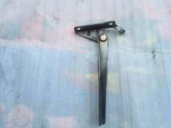 Крепление капота. Subaru Forester, SG5, SG9, SG9L Двигатели: EJ202, EJ203, EJ205, EJ255