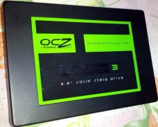 SSD 3,5 �����. 120���, ��������� SATA ����